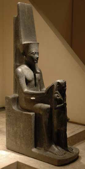 متحف الاقصر>>Luxor Museum> Horemheb, before amun 2